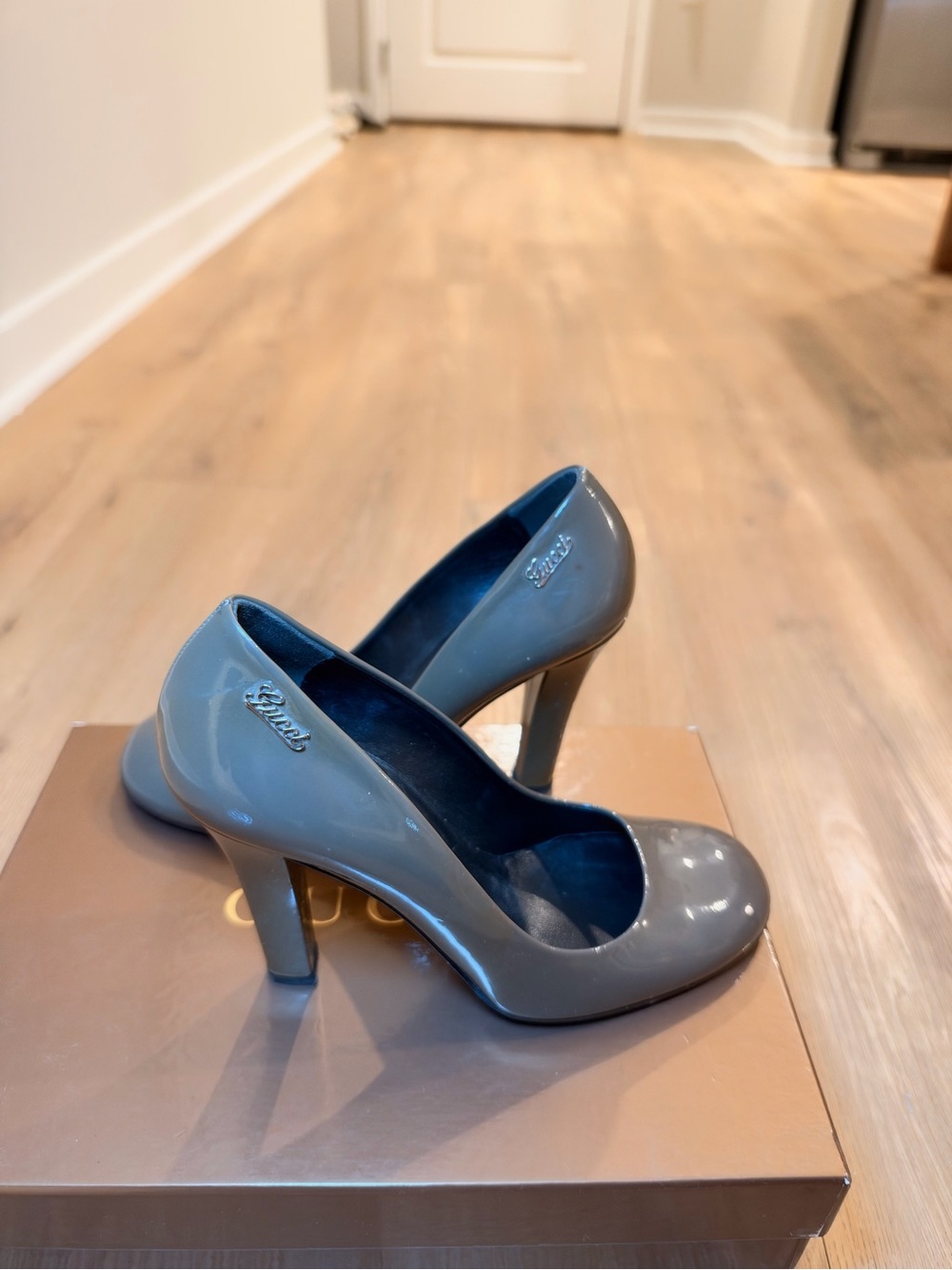 Vintage Gucci Brown/Olive Green Patent Leather Logo Pumps Heels
